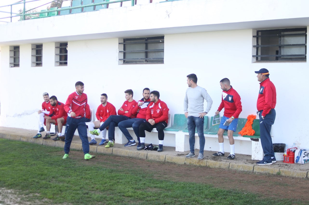 Imágenes del encuentro correspondiente a la vigesimoséptima jornada de liga de Tercera División disputado en el Municipal de San Roque, que acabó 3-2 (03-03-2019)