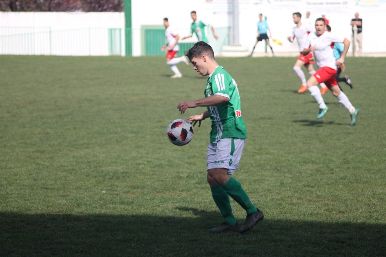 Imágenes del encuentro correspondiente a la vigesimoséptima jornada de liga de Tercera División disputado en el Municipal de San Roque, que acabó 3-2 (03-03-2019)