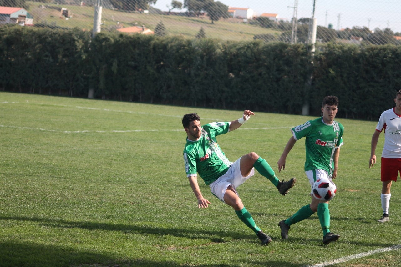 Imágenes del encuentro correspondiente a la vigesimoséptima jornada de liga de Tercera División disputado en el Municipal de San Roque, que acabó 3-2 (03-03-2019)