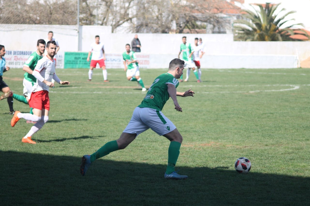 Imágenes del encuentro correspondiente a la vigesimoséptima jornada de liga de Tercera División disputado en el Municipal de San Roque, que acabó 3-2 (03-03-2019)