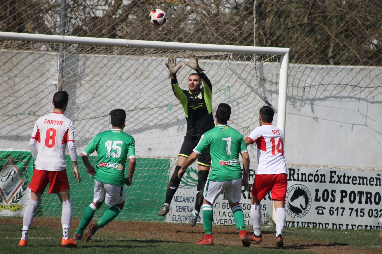 Imágenes del encuentro correspondiente a la vigesimoséptima jornada de liga de Tercera División disputado en el Municipal de San Roque, que acabó 3-2 (03-03-2019)