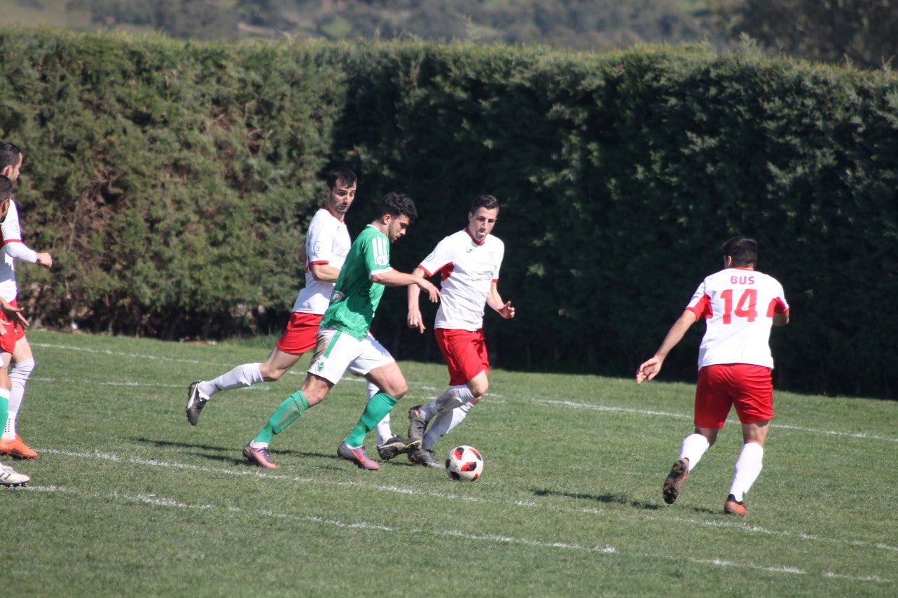 Imágenes del encuentro correspondiente a la vigesimoséptima jornada de liga de Tercera División disputado en el Municipal de San Roque, que acabó 3-2 (03-03-2019)