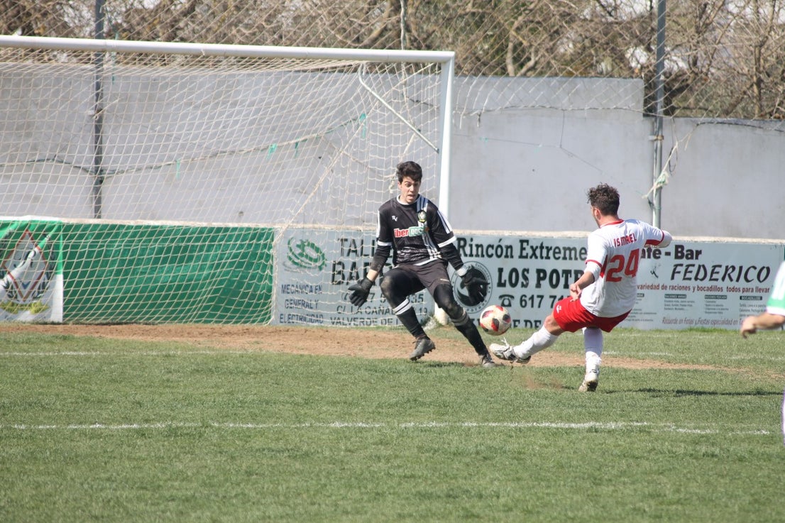 Imágenes del encuentro correspondiente a la vigesimoséptima jornada de liga de Tercera División disputado en el Municipal de San Roque, que acabó 3-2 (03-03-2019)