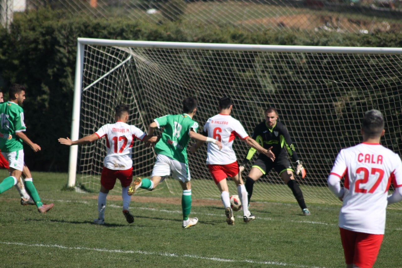 Imágenes del encuentro correspondiente a la vigesimoséptima jornada de liga de Tercera División disputado en el Municipal de San Roque, que acabó 3-2 (03-03-2019)