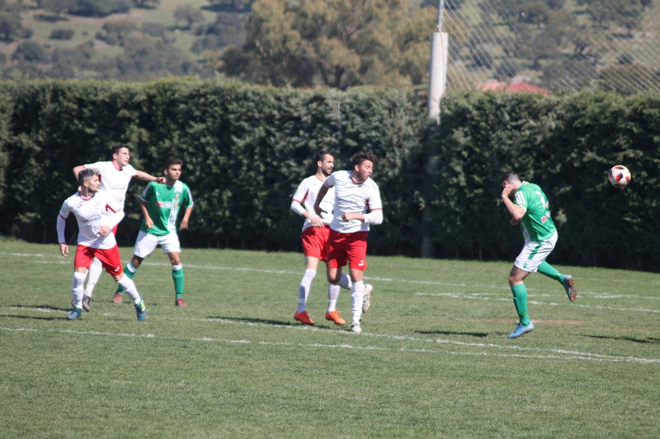 Imágenes del encuentro correspondiente a la vigesimoséptima jornada de liga de Tercera División disputado en el Municipal de San Roque, que acabó 3-2 (03-03-2019)
