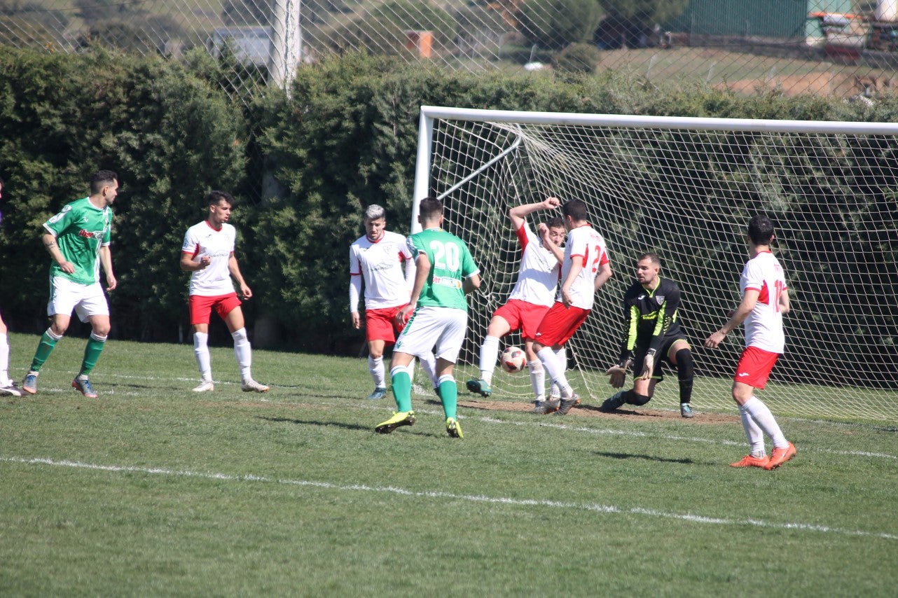 Imágenes del encuentro correspondiente a la vigesimoséptima jornada de liga de Tercera División disputado en el Municipal de San Roque, que acabó 3-2 (03-03-2019)