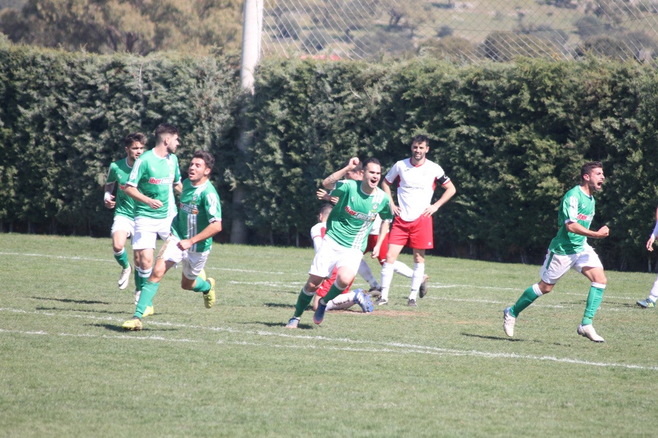 Imágenes del encuentro correspondiente a la vigesimoséptima jornada de liga de Tercera División disputado en el Municipal de San Roque, que acabó 3-2 (03-03-2019)