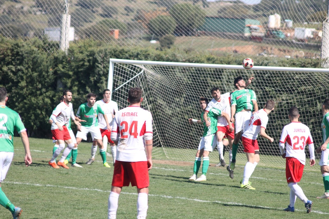 Imágenes del encuentro correspondiente a la vigesimoséptima jornada de liga de Tercera División disputado en el Municipal de San Roque, que acabó 3-2 (03-03-2019)