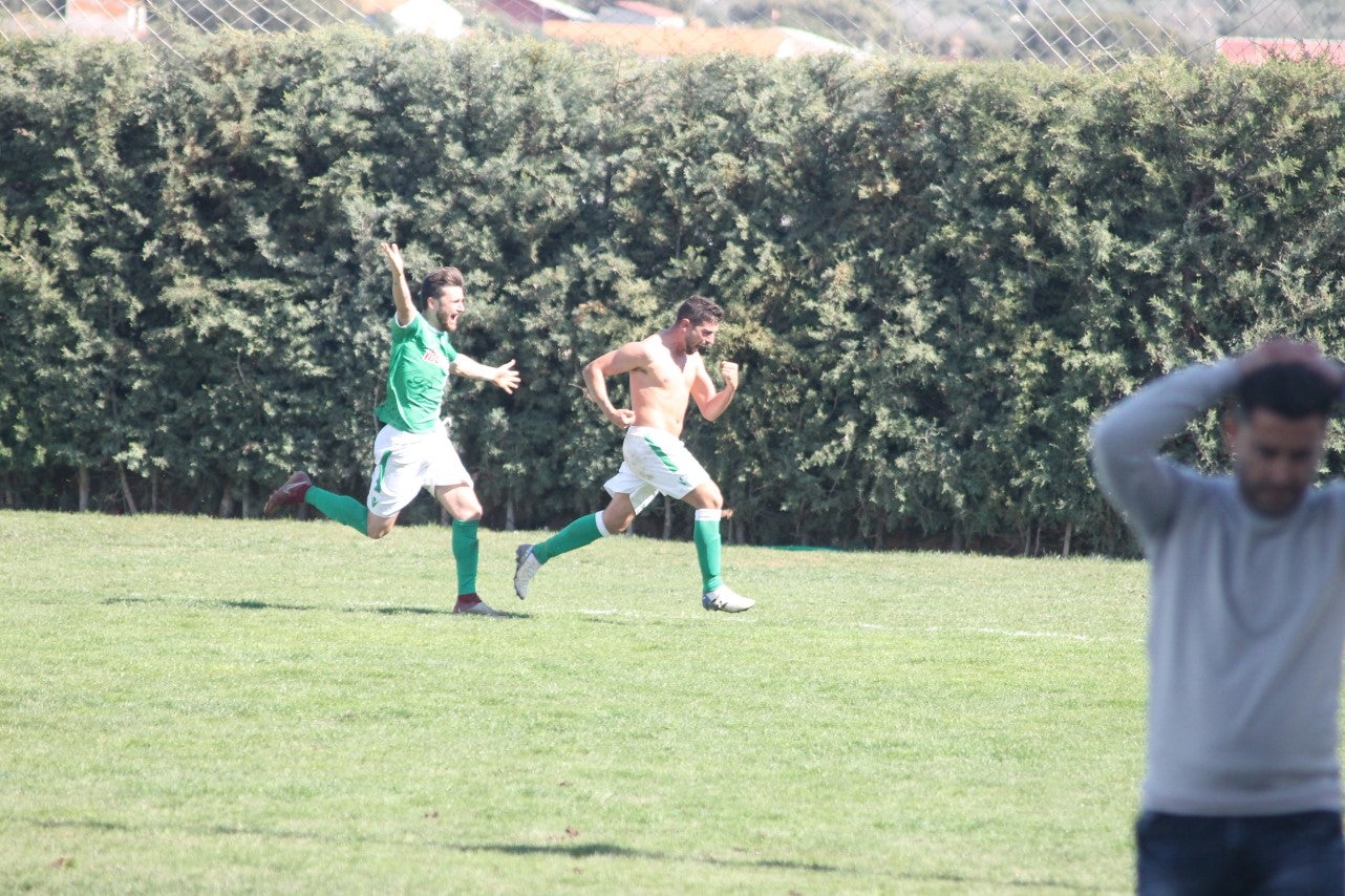 Imágenes del encuentro correspondiente a la vigesimoséptima jornada de liga de Tercera División disputado en el Municipal de San Roque, que acabó 3-2 (03-03-2019)
