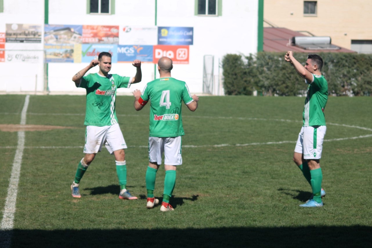 Imágenes del encuentro correspondiente a la vigesimoséptima jornada de liga de Tercera División disputado en el Municipal de San Roque, que acabó 3-2 (03-03-2019)