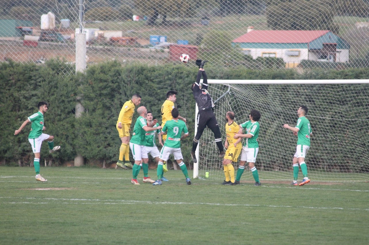 Imágenes del encuentro de la vigesimonovena jornada de liga de Tercera División disputado en el Municipal de San Roque y que finalizó con empate a cero (17-03-2019I