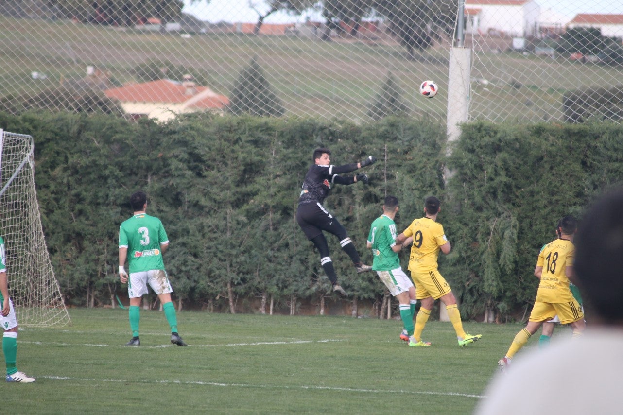 Imágenes del encuentro de la vigesimonovena jornada de liga de Tercera División disputado en el Municipal de San Roque y que finalizó con empate a cero (17-03-2019I