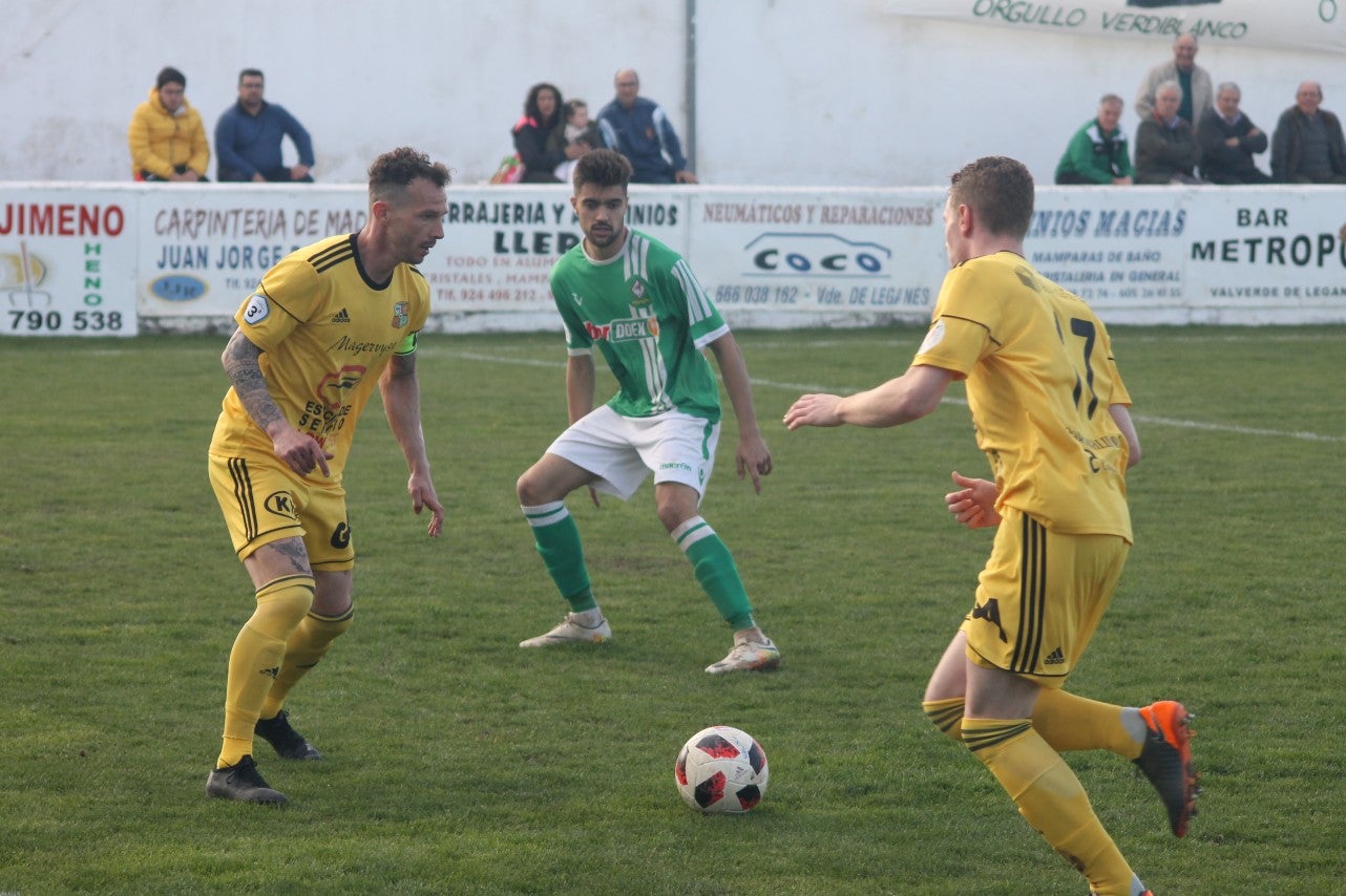 Imágenes del encuentro de la vigesimonovena jornada de liga de Tercera División disputado en el Municipal de San Roque y que finalizó con empate a cero (17-03-2019I