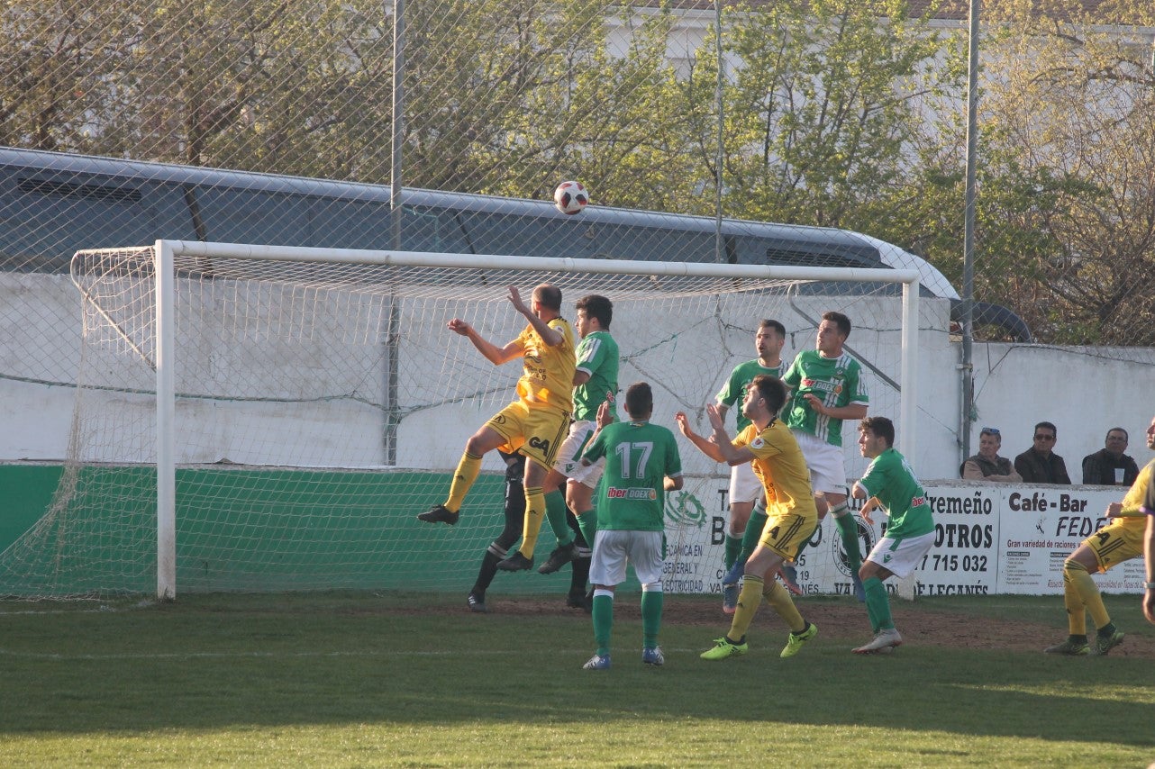 Imágenes del encuentro de la vigesimonovena jornada de liga de Tercera División disputado en el Municipal de San Roque y que finalizó con empate a cero (17-03-2019I