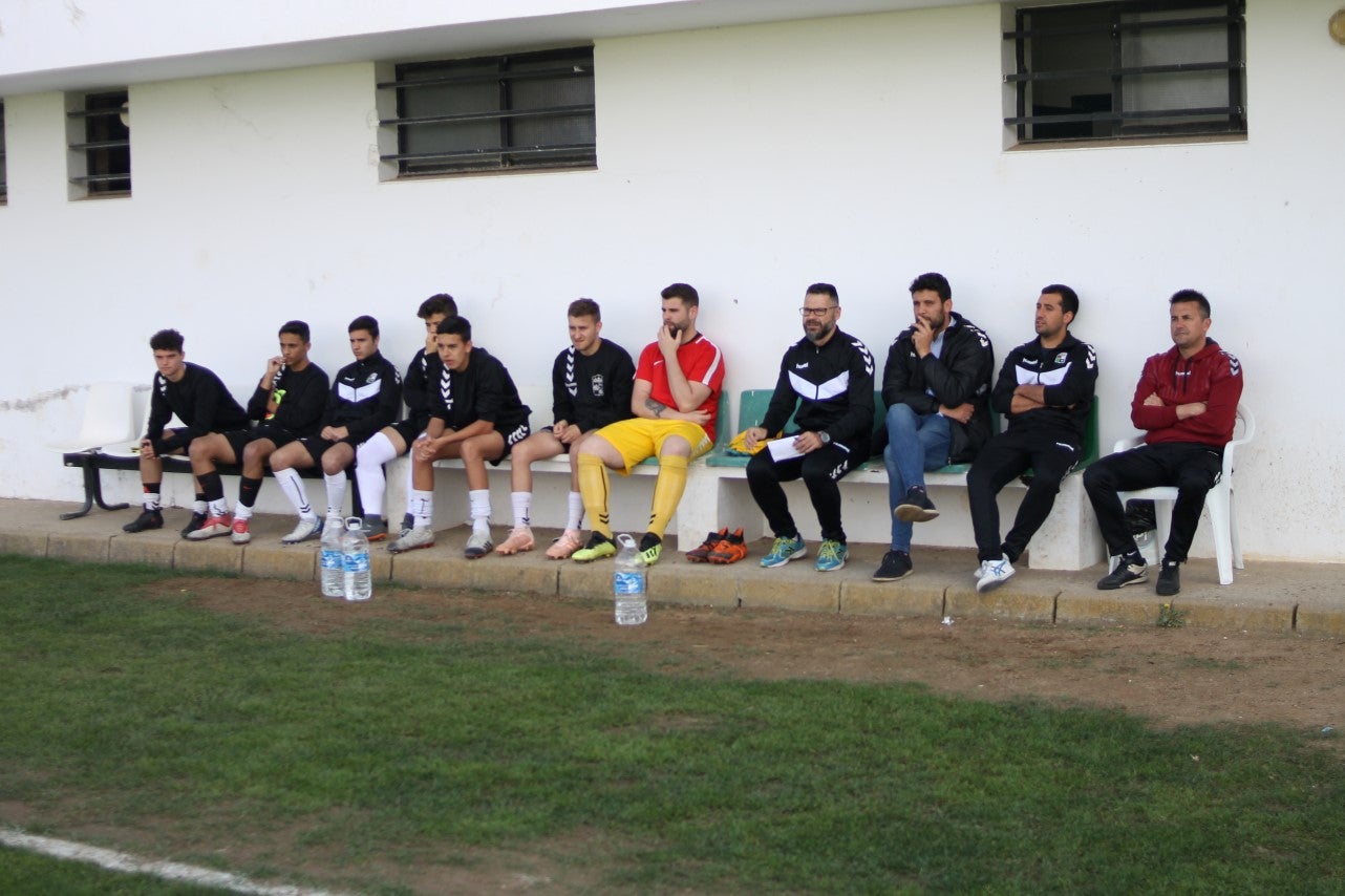 Imágenes del encuentro de la trigesimoprimera jornada de Tercera División disputado en el Municipal de San roque y que acabó con 1-2 (31-03-2019)