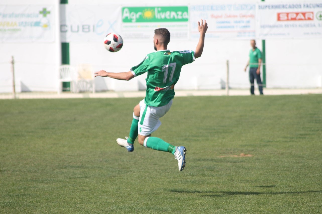 Imágenes del encuentro de la trigesimoprimera jornada de Tercera División disputado en el Municipal de San roque y que acabó con 1-2 (31-03-2019)