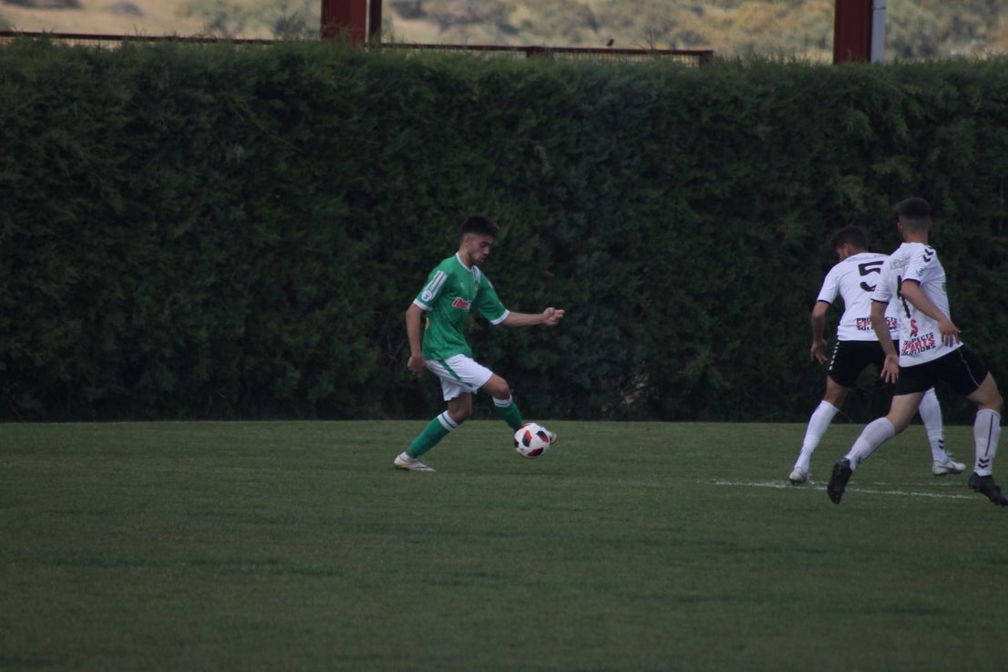 Imágenes del encuentro de la trigesimoprimera jornada de Tercera División disputado en el Municipal de San roque y que acabó con 1-2 (31-03-2019)