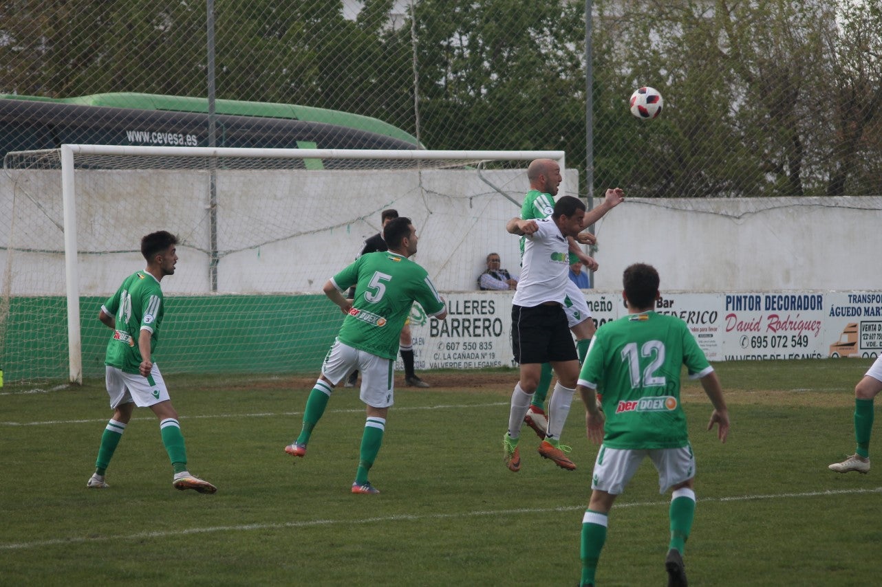 Imágenes del encuentro de la trigesimoprimera jornada de Tercera División disputado en el Municipal de San roque y que acabó con 1-2 (31-03-2019)