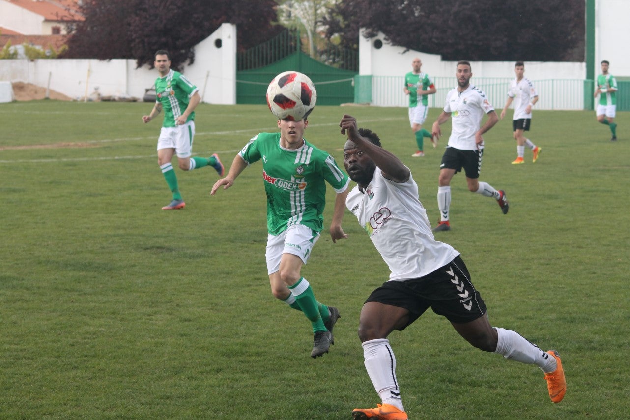 Imágenes del encuentro de la trigesimoprimera jornada de Tercera División disputado en el Municipal de San roque y que acabó con 1-2 (31-03-2019)