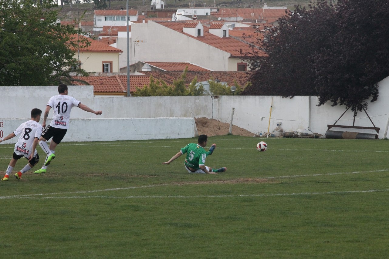 Imágenes del encuentro de la trigesimoprimera jornada de Tercera División disputado en el Municipal de San roque y que acabó con 1-2 (31-03-2019)