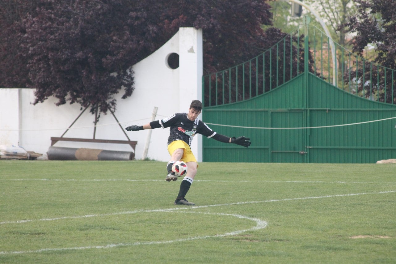 Imágenes del encuentro de la trigésimo primera jornada de Tercera División disputado en el Municipal de San roque y que acabó con 1-2 (31-03-2019)