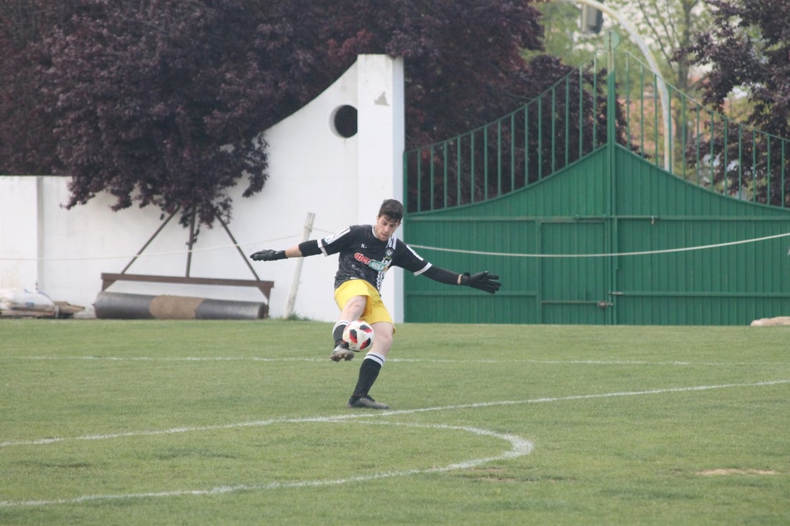 Imágenes del encuentro de la trigésimo primera jornada de Tercera División disputado en el Municipal de San roque y que acabó con 1-2 (31-03-2019)