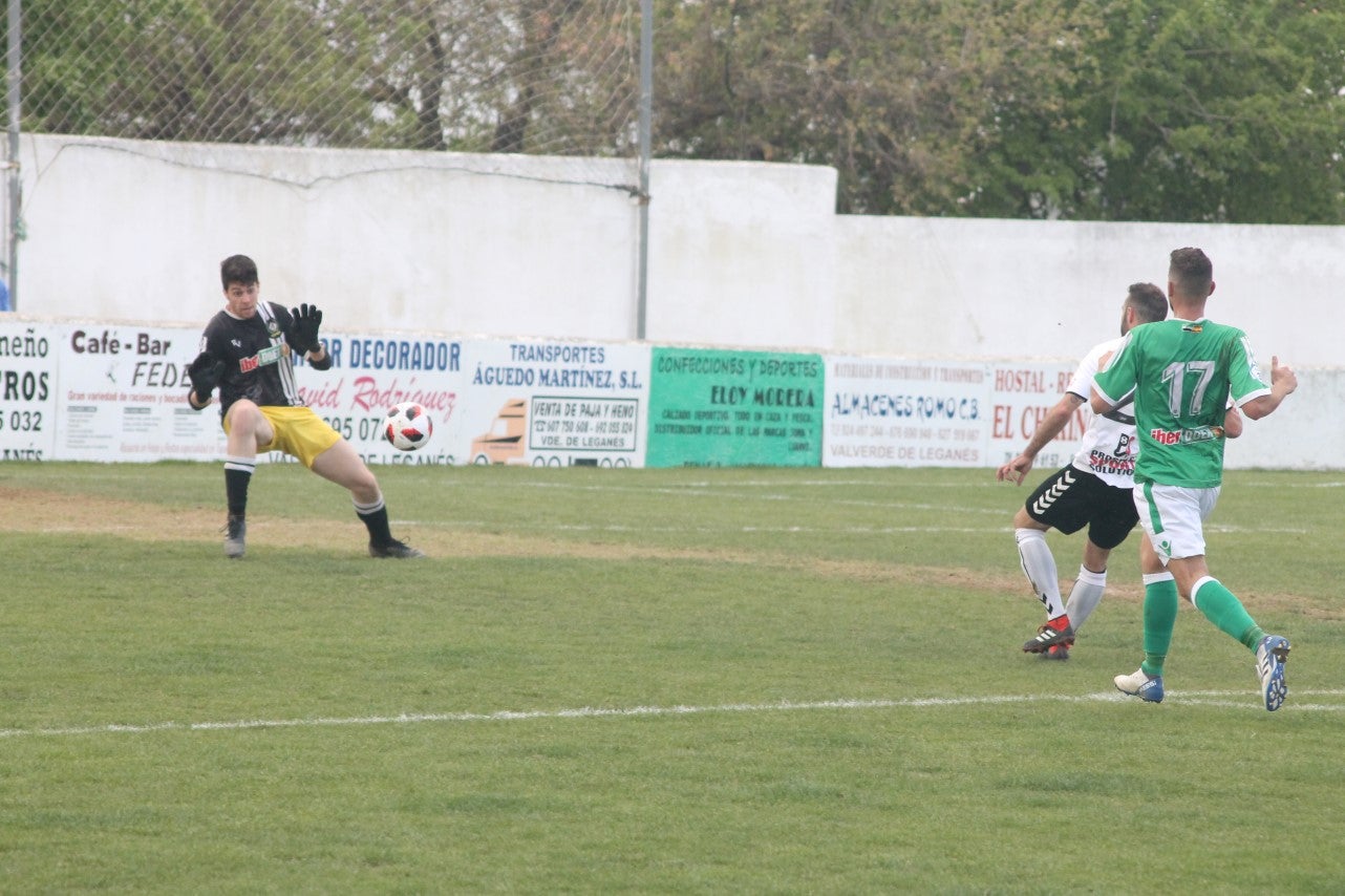 Imágenes del encuentro de la trigésimo primera jornada de Tercera División disputado en el Municipal de San roque y que acabó con 1-2 (31-03-2019)