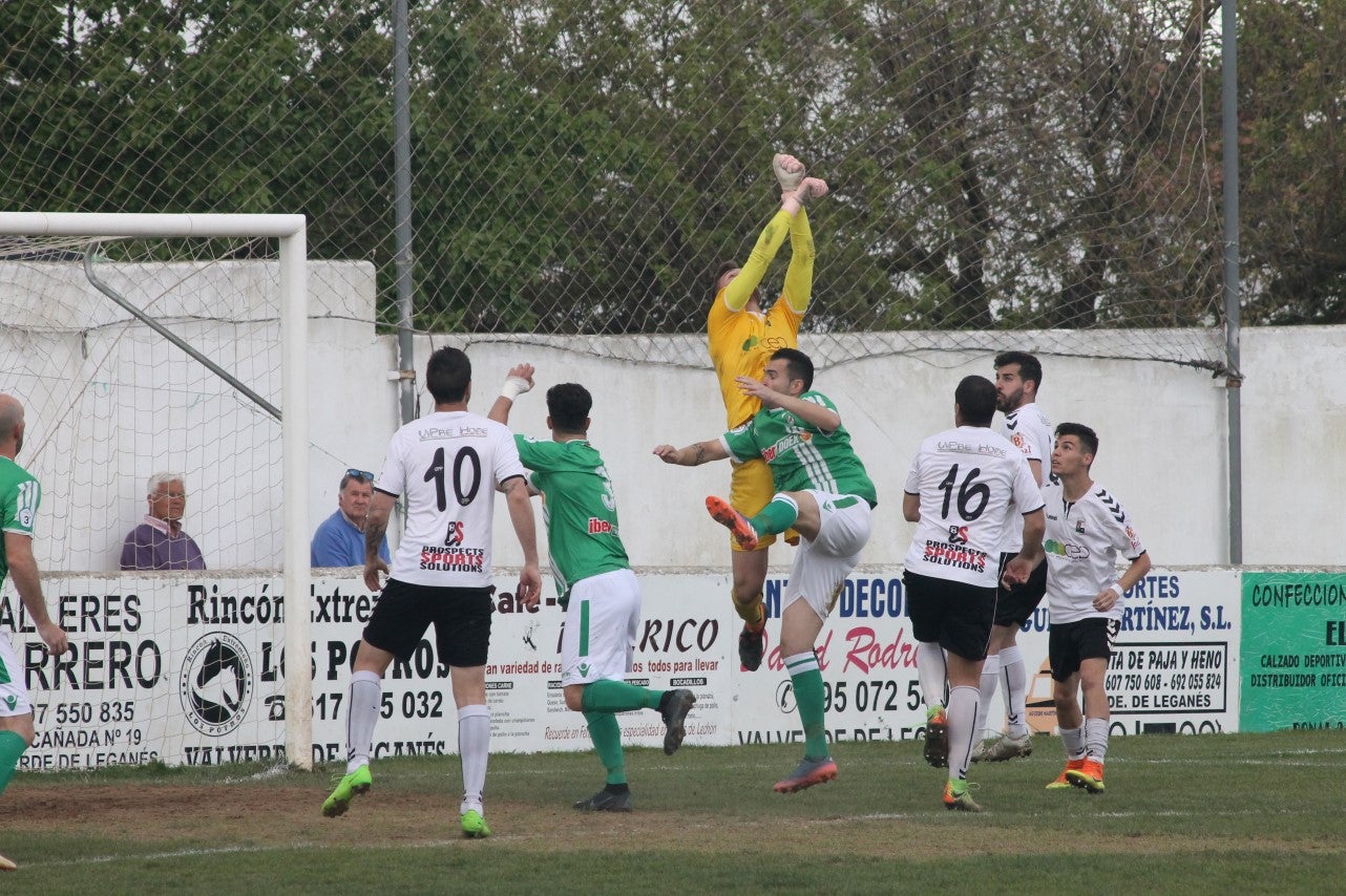 Imágenes del encuentro de la trigésimo primera jornada de Tercera División disputado en el Municipal de San roque y que acabó con 1-2 (31-03-2019)