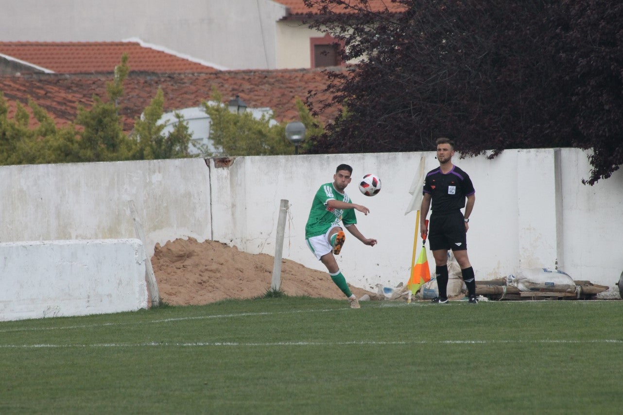Imágenes del encuentro de la trigésimo primera jornada de Tercera División disputado en el Municipal de San roque y que acabó con 1-2 (31-03-2019)