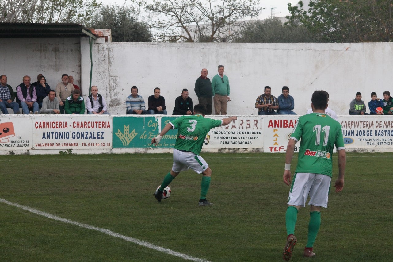 Imágenes del encuentro de la trigésimo primera jornada de Tercera División disputado en el Municipal de San roque y que acabó con 1-2 (31-03-2019)