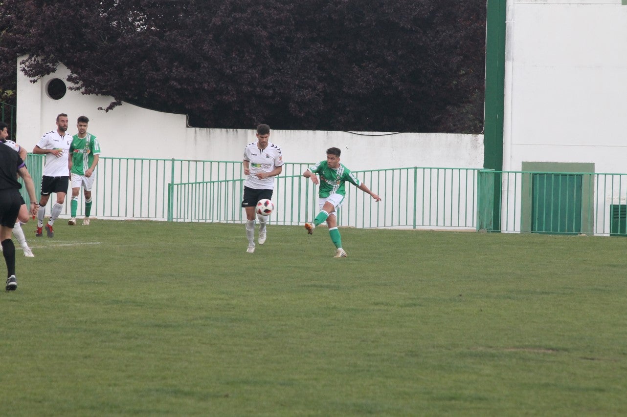 Imágenes del encuentro de la trigésimo primera jornada de Tercera División disputado en el Municipal de San roque y que acabó con 1-2 (31-03-2019)