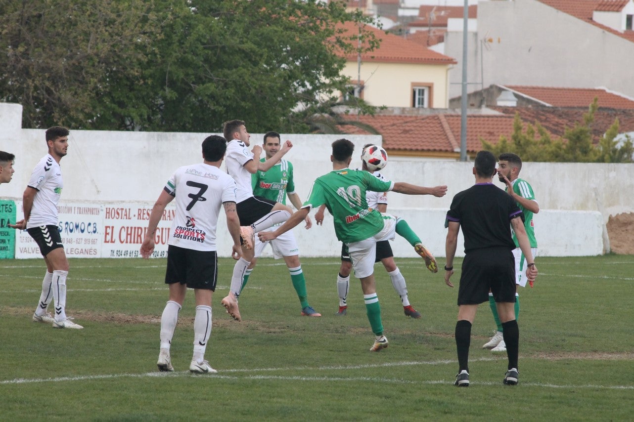 Imágenes del encuentro de la trigésimo primera jornada de Tercera División disputado en el Municipal de San roque y que acabó con 1-2 (31-03-2019)