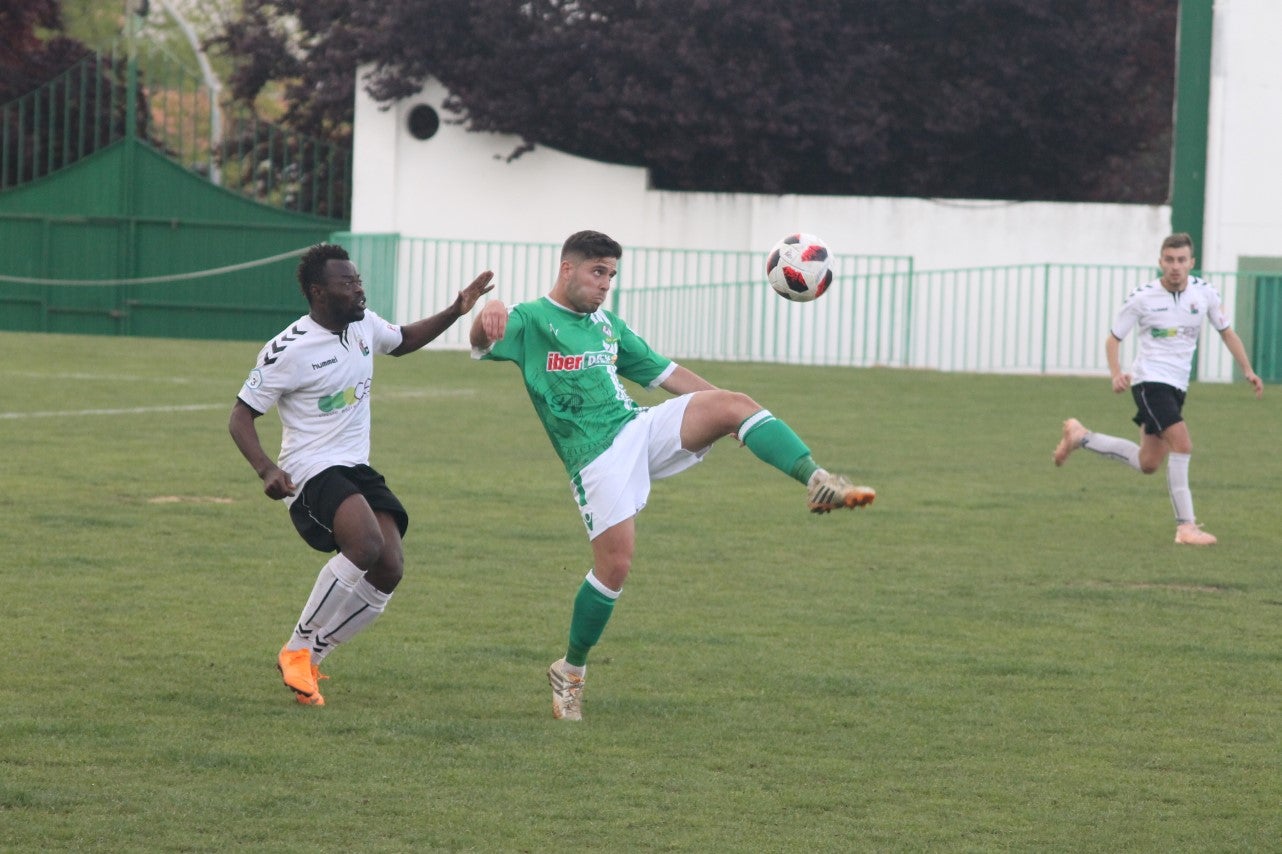 Imágenes del encuentro de la trigésimo primera jornada de Tercera División disputado en el Municipal de San roque y que acabó con 1-2 (31-03-2019)