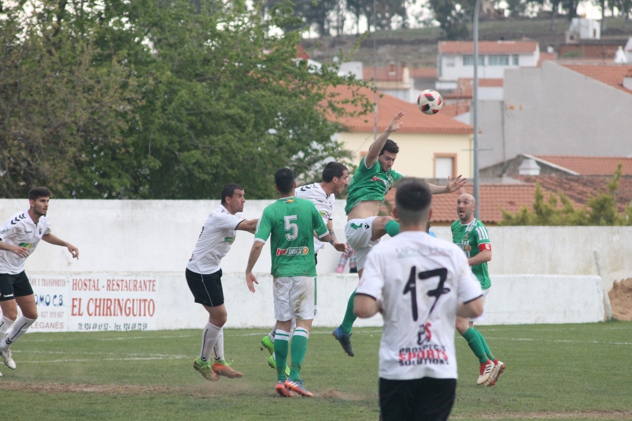 Imágenes del encuentro de la trigésimo primera jornada de Tercera División disputado en el Municipal de San roque y que acabó con 1-2 (31-03-2019)