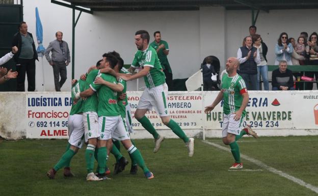 Galería. Los valverdeños celebran el gol de Loiro