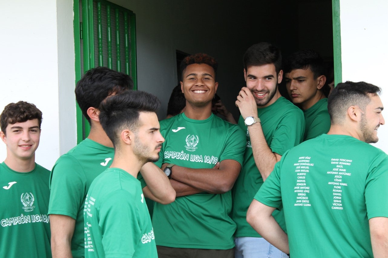 Imágenes del encuentro de la 33ª jornada de liga de la Tercera División disputado en el Municipal de San Roque y que finalizó con 2-1 (14-04-2019)