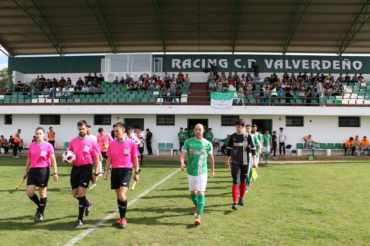 Imágenes del encuentro de la 33ª jornada de liga de la Tercera División disputado en el Municipal de San Roque y que finalizó con 2-1 (14-04-2019)