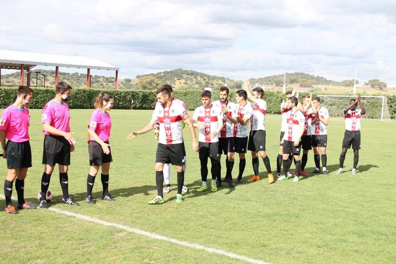 Imágenes del encuentro de la 33ª jornada de liga de la Tercera División disputado en el Municipal de San Roque y que finalizó con 2-1 (14-04-2019)