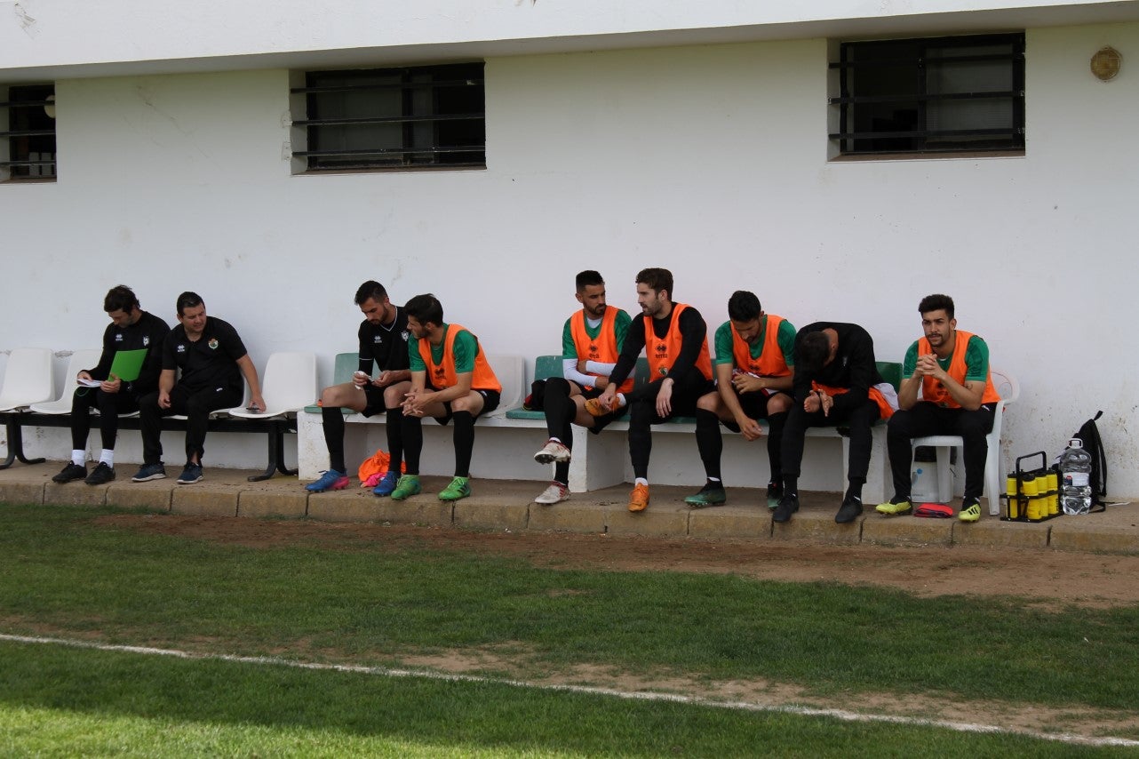 Imágenes del encuentro de la 33ª jornada de liga de la Tercera División disputado en el Municipal de San Roque y que finalizó con 2-1 (14-04-2019)