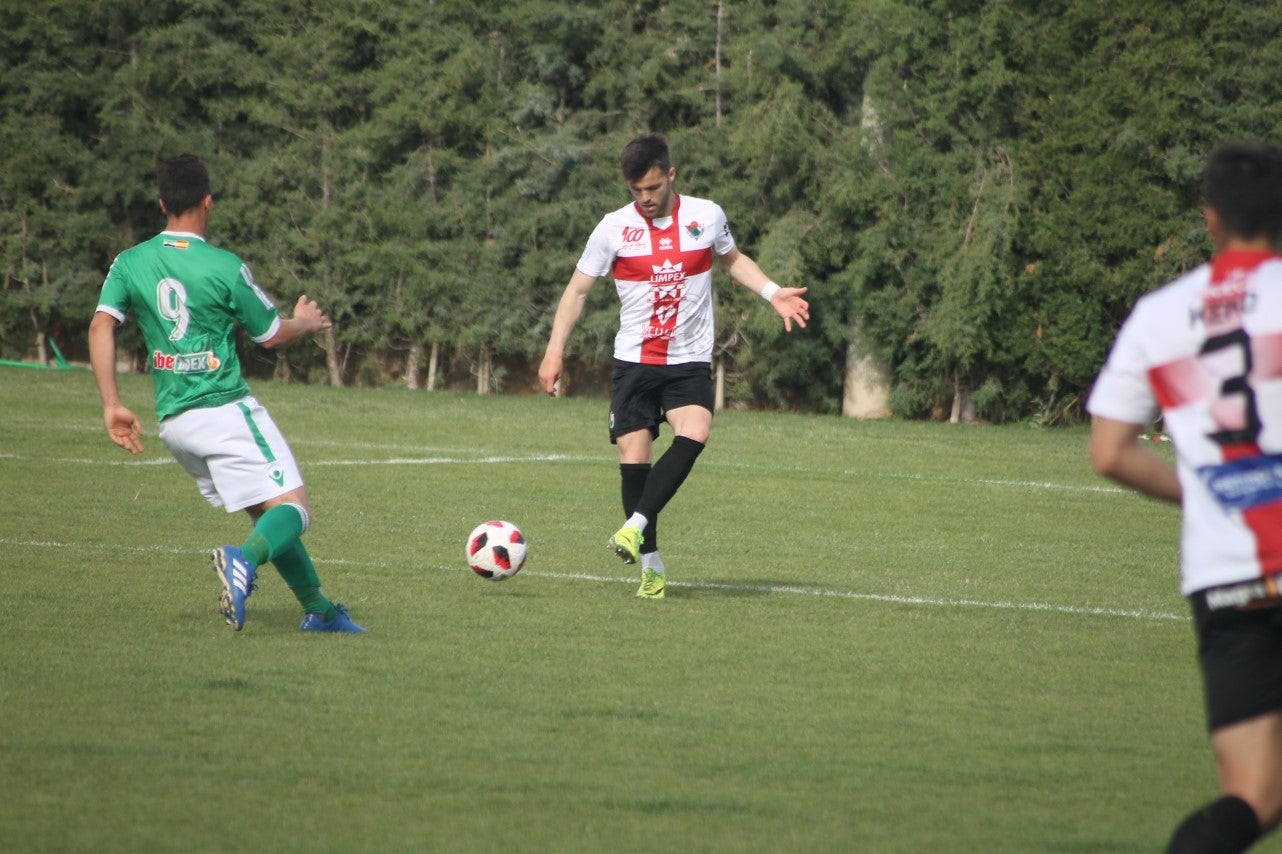 Imágenes del encuentro de la 33ª jornada de liga de la Tercera División disputado en el Municipal de San Roque y que finalizó con 2-1 (14-04-2019)