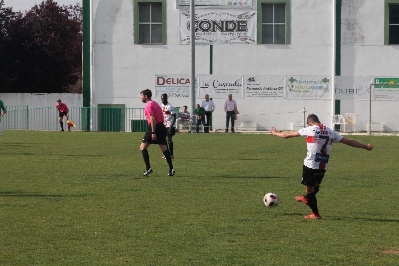 Imágenes del encuentro de la 33ª jornada de liga de la Tercera División disputado en el Municipal de San Roque y que finalizó con 2-1 (14-04-2019)