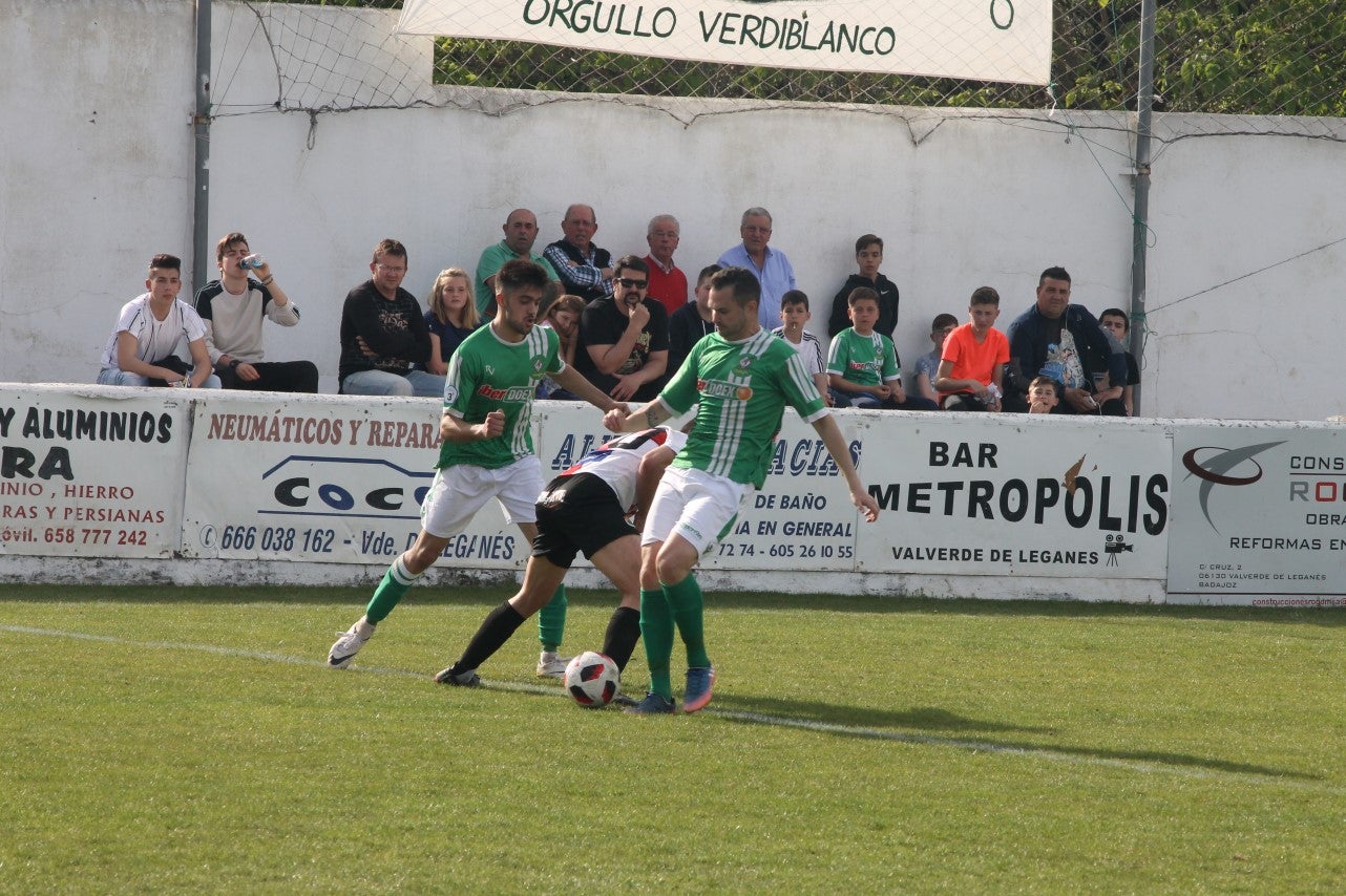 Imágenes del encuentro de la 33ª jornada de liga de la Tercera División disputado en el Municipal de San Roque y que finalizó con 2-1 (14-04-2019)