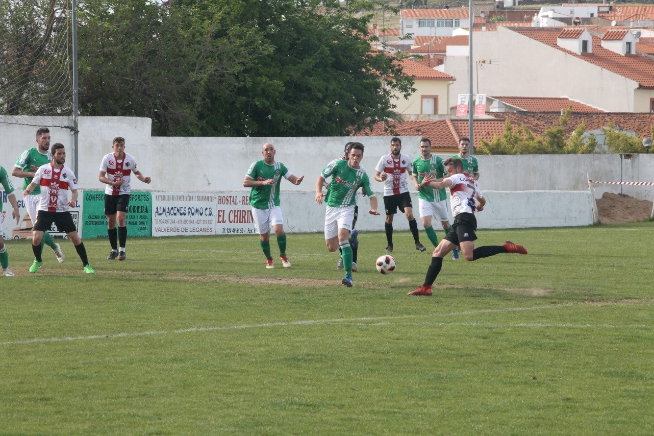 Imágenes del encuentro de la 33ª jornada de liga de la Tercera División disputado en el Municipal de San Roque y que finalizó con 2-1 (14-04-2019)
