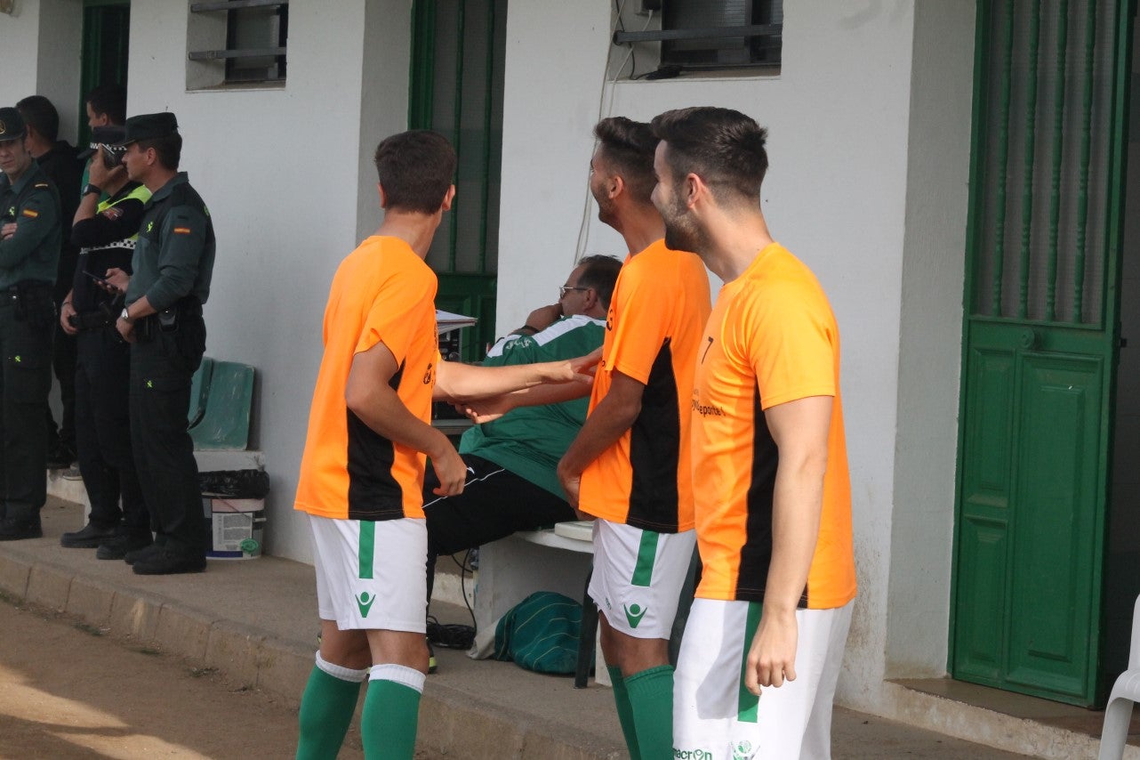 Imágenes del encuentro de la 33ª jornada de liga de la Tercera División disputado en el Municipal de San Roque y que finalizó con 2-1 (14-04-2019)