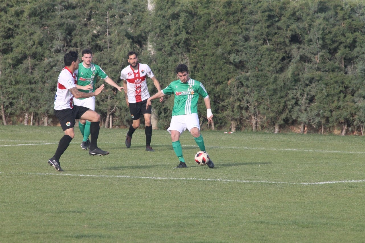 Imágenes del encuentro de la 33ª jornada de liga de la Tercera División disputado en el Municipal de San Roque y que finalizó con 2-1 (14-04-2019)