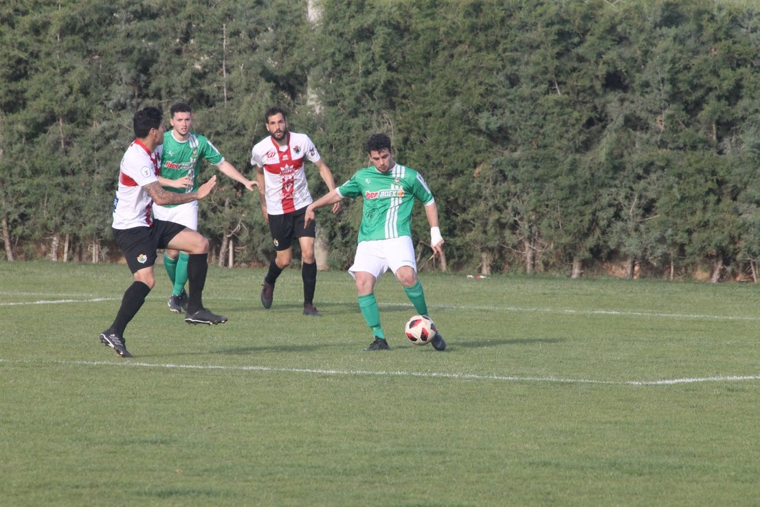 Imágenes del encuentro de la 33ª jornada de liga de la Tercera División disputado en el Municipal de San Roque y que finalizó con 2-1 (14-04-2019)
