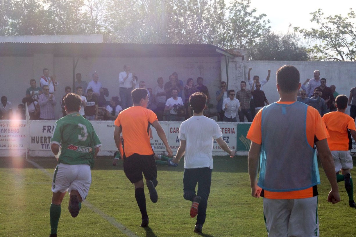 Imágenes del encuentro de la 33ª jornada de liga de la Tercera División disputado en el Municipal de San Roque y que finalizó con 2-1 (14-04-2019)