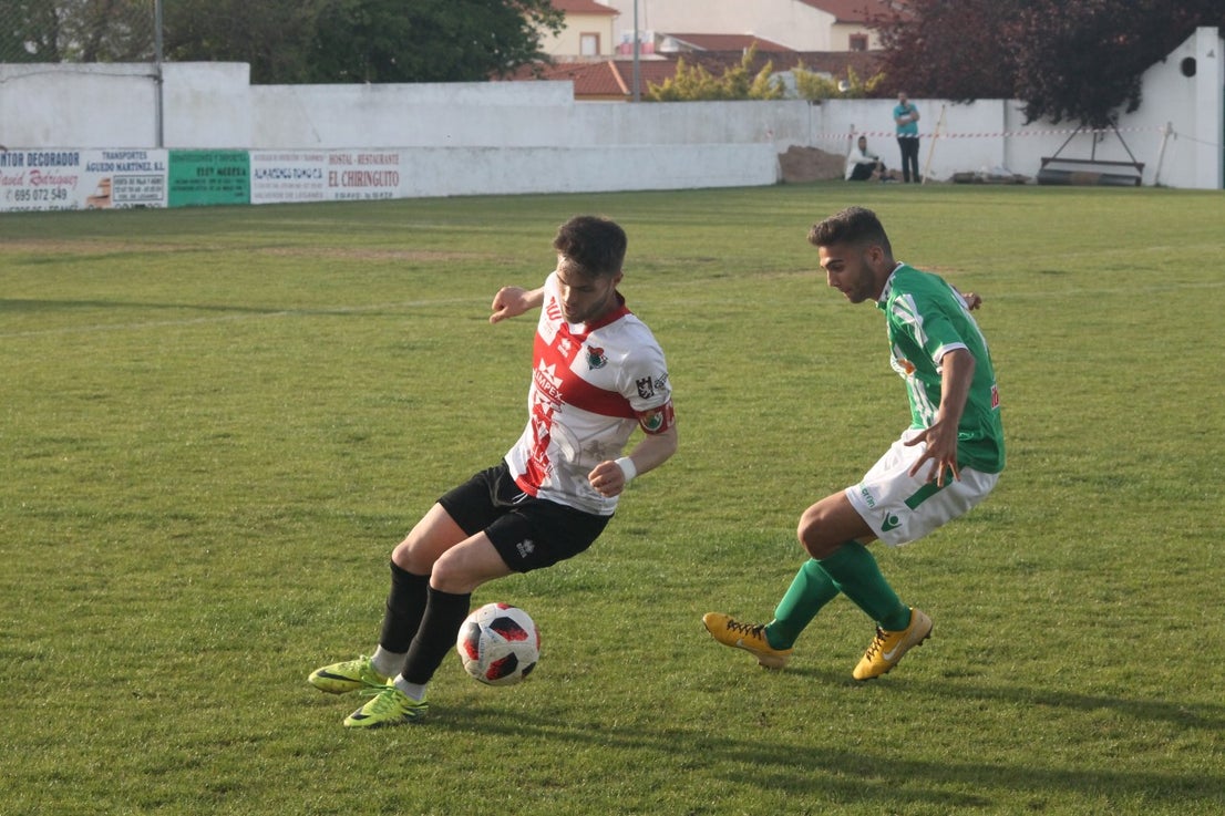 Imágenes del encuentro de la 33ª jornada de liga de la Tercera División disputado en el Municipal de San Roque y que finalizó con 2-1 (14-04-2019)