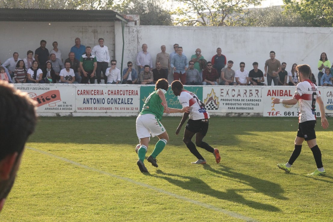Imágenes del encuentro de la 33ª jornada de liga de la Tercera División disputado en el Municipal de San Roque y que finalizó con 2-1 (14-04-2019)