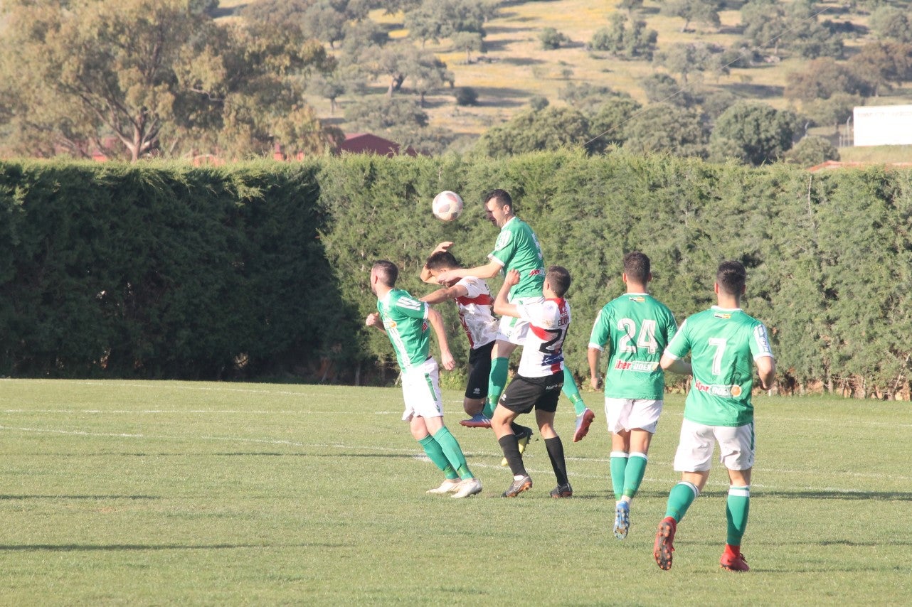Imágenes del encuentro de la 33ª jornada de liga de la Tercera División disputado en el Municipal de San Roque y que finalizó con 2-1 (14-04-2019)